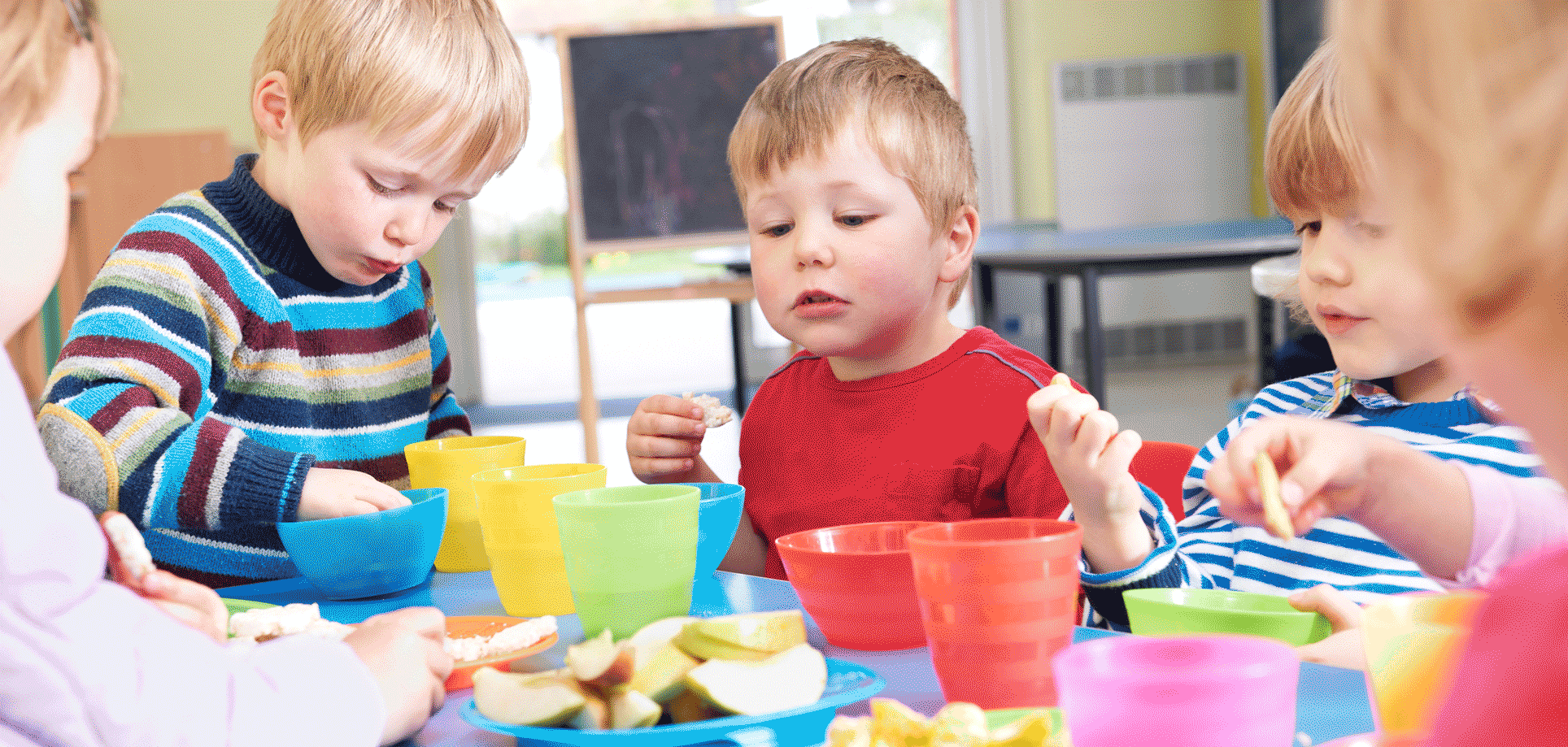 young kids eating together