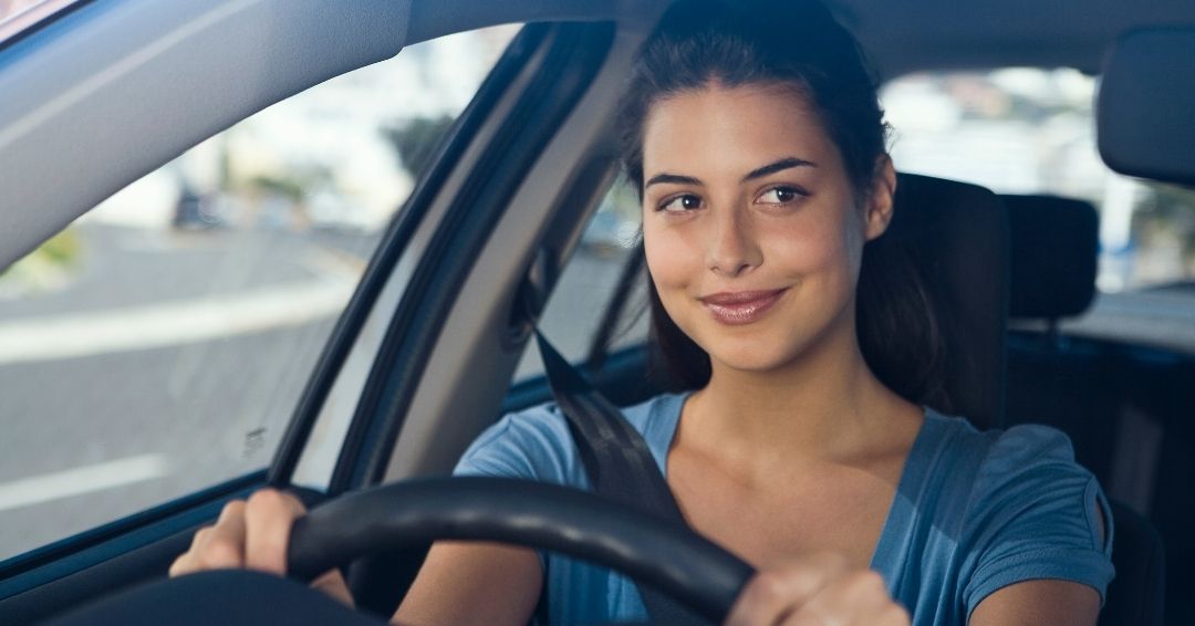 Driver using apps to navigate travel